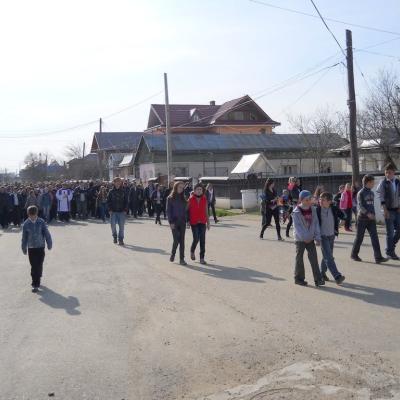 17 aprilie: Buruieneşti: Calea Sfintei Cruci a Familiilor pe străzile satului