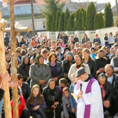 17 aprilie: Buruieneşti: Calea Sfintei Cruci a Familiilor pe străzile satului