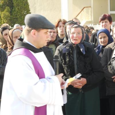 17 aprilie: Buruieneşti: Calea Sfintei Cruci a Familiilor pe străzile satului