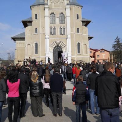 17 aprilie: Buruieneşti: Calea Sfintei Cruci a Familiilor pe străzile satului