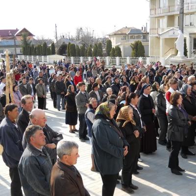 17 aprilie: Buruieneşti: Calea Sfintei Cruci a Familiilor pe străzile satului