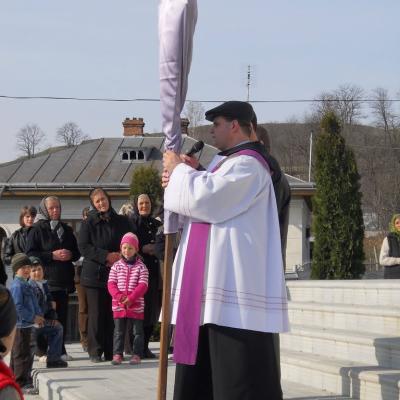 17 aprilie: Buruieneşti: Calea Sfintei Cruci a Familiilor pe străzile satului