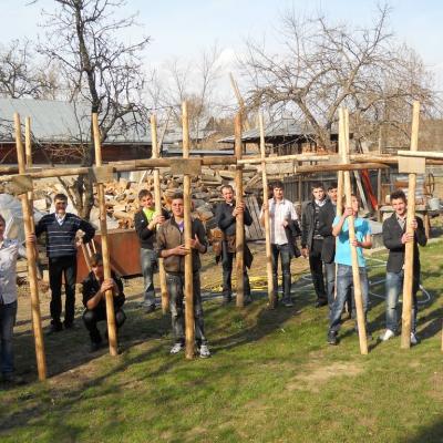 17 aprilie: Buruieneşti: Calea Sfintei Cruci a Familiilor pe străzile satului