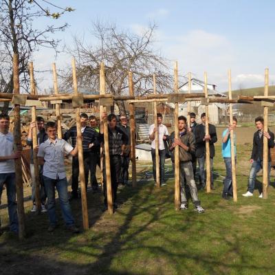 17 aprilie: Buruieneşti: Calea Sfintei Cruci a Familiilor pe străzile satului