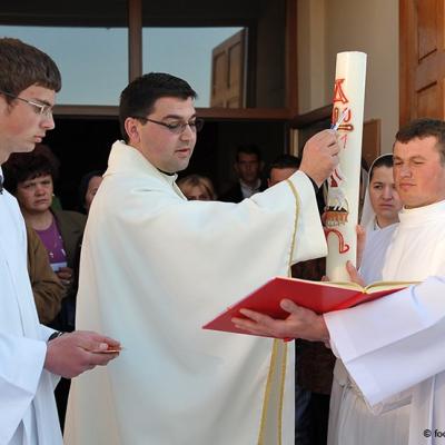 23 aprilie: Măgura (BC): Slujba Învierii la Căminul de bătrâni "Sfânta Faţă a lui Isus" (foto: FOCUS)