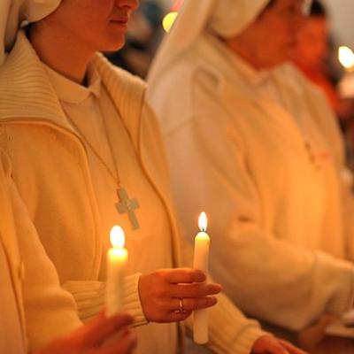 23 aprilie: Măgura (BC): Slujba Învierii la Căminul de bătrâni "Sfânta Faţă a lui Isus" (foto: FOCUS)