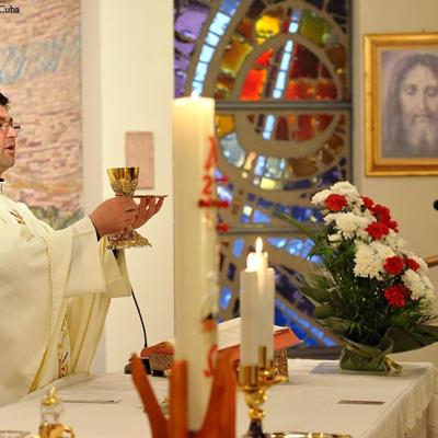 23 aprilie: Măgura (BC): Slujba Învierii la Căminul de bătrâni "Sfânta Faţă a lui Isus" (foto: FOCUS)