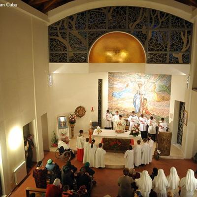 23 aprilie: Măgura (BC): Slujba Învierii la Căminul de bătrâni "Sfânta Faţă a lui Isus" (foto: FOCUS)