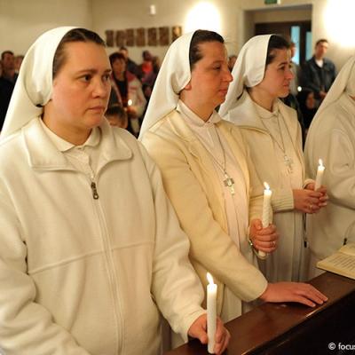 23 aprilie: Măgura (BC): Slujba Învierii la Căminul de bătrâni "Sfânta Faţă a lui Isus" (foto: FOCUS)