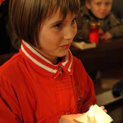 23 aprilie: Măgura (BC): Slujba Învierii la Căminul de bătrâni "Sfânta Faţă a lui Isus" (foto: FOCUS)