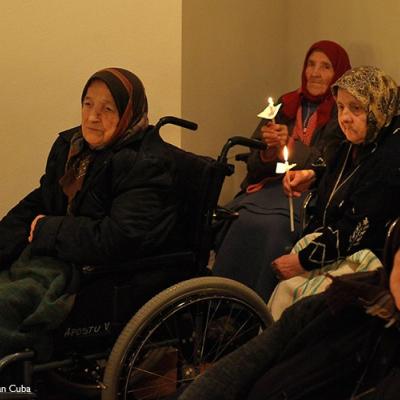 23 aprilie: Măgura (BC): Slujba Învierii la Căminul de bătrâni "Sfânta Faţă a lui Isus" (foto: FOCUS)