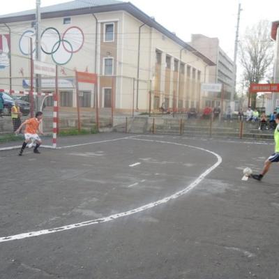 27-29 aprilie: Roman: Al VIII-lea turneu de fotbal interparohial