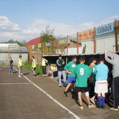 27-29 aprilie: Roman: Al VIII-lea turneu de fotbal interparohial