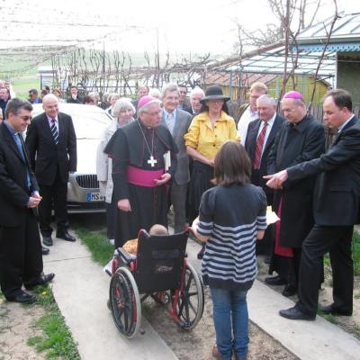 29 şi 30 aprilie: Roman: Sfinţirea şi inaugurarea a trei noi proiecte ale Asociaţiei Caritas