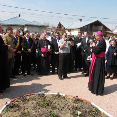 29 şi 30 aprilie: Roman: Sfinţirea şi inaugurarea a trei noi proiecte ale Asociaţiei Caritas