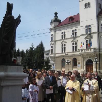 1 mai: Suceava: Ziua beatificării papei Ioan Paul al II-lea