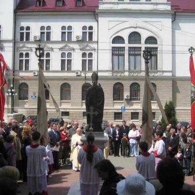 1 mai: Suceava: Ziua beatificării papei Ioan Paul al II-lea