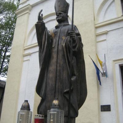 1 mai: Suceava: Ziua beatificării papei Ioan Paul al II-lea