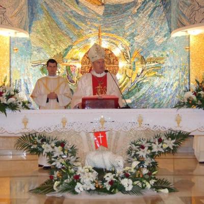 1 mai: Iaşi (catedrală): Liturghie de mulţumire pentru împlinirea a 21 de ani de episcopat ai PS Petru Gherghel
