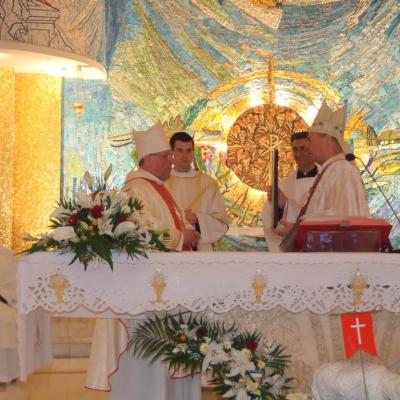 1 mai: Iaşi (catedrală): Liturghie de mulţumire pentru împlinirea a 21 de ani de episcopat ai PS Petru Gherghel