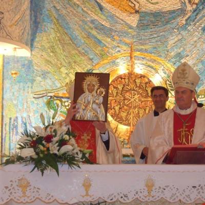 1 mai: Iaşi (catedrală): Liturghie de mulţumire pentru împlinirea a 21 de ani de episcopat ai PS Petru Gherghel