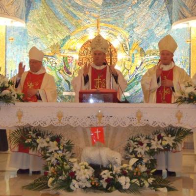 1 mai: Iaşi (catedrală): Liturghie de mulţumire pentru împlinirea a 21 de ani de episcopat ai PS Petru Gherghel