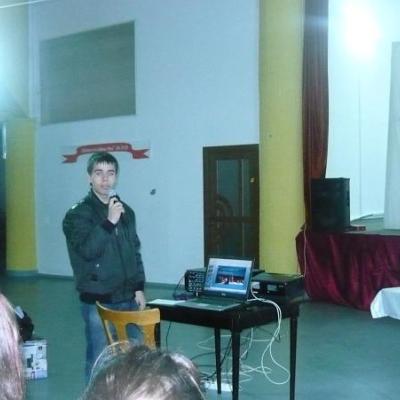 2 mai: Bacău "Sfântul Nicolae": Simpozionul pentru tineri "O floare la fereastra cerului"