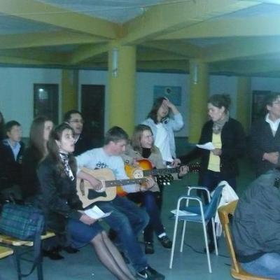 2 mai: Bacău "Sfântul Nicolae": Simpozionul pentru tineri "O floare la fereastra cerului"