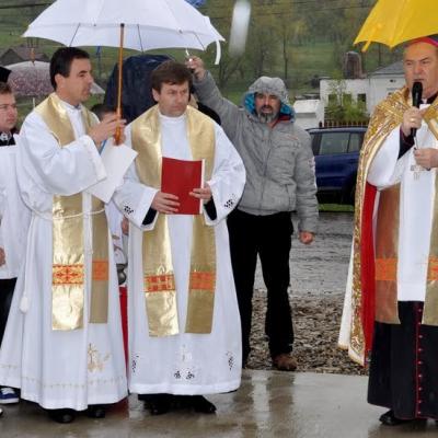 7 mai: Cacica: Liturghie de mulţumire pentru beatificarea Sfântului Părinte papa Ioan Paul al II-lea, la sanctuarul marian - Bazilica Minor