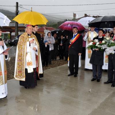 7 mai: Cacica: Liturghie de mulţumire pentru beatificarea Sfântului Părinte papa Ioan Paul al II-lea, la sanctuarul marian - Bazilica Minor