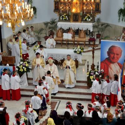 7 mai: Cacica: Liturghie de mulţumire pentru beatificarea Sfântului Părinte papa Ioan Paul al II-lea, la sanctuarul marian - Bazilica Minor