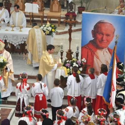 7 mai: Cacica: Liturghie de mulţumire pentru beatificarea Sfântului Părinte papa Ioan Paul al II-lea, la sanctuarul marian - Bazilica Minor