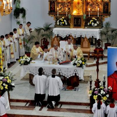 7 mai: Cacica: Liturghie de mulţumire pentru beatificarea Sfântului Părinte papa Ioan Paul al II-lea, la sanctuarul marian - Bazilica Minor