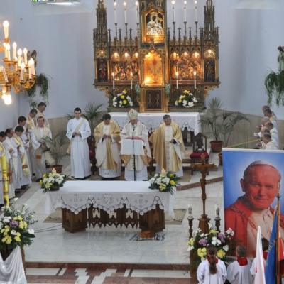 7 mai: Cacica: Liturghie de mulţumire pentru beatificarea Sfântului Părinte papa Ioan Paul al II-lea, la sanctuarul marian - Bazilica Minor