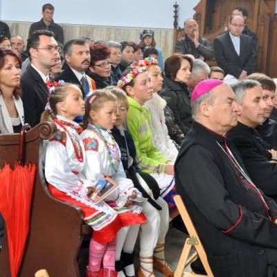 7 mai: Cacica: Liturghie de mulţumire pentru beatificarea Sfântului Părinte papa Ioan Paul al II-lea, la sanctuarul marian - Bazilica Minor