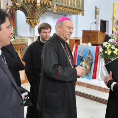 7 mai: Cacica: Liturghie de mulţumire pentru beatificarea Sfântului Părinte papa Ioan Paul al II-lea, la sanctuarul marian - Bazilica Minor
