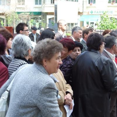 8 mai: Tomeşti: Sfinţirea bisericii "Fericitul Ieremia Valahul" şi consacrarea altarului