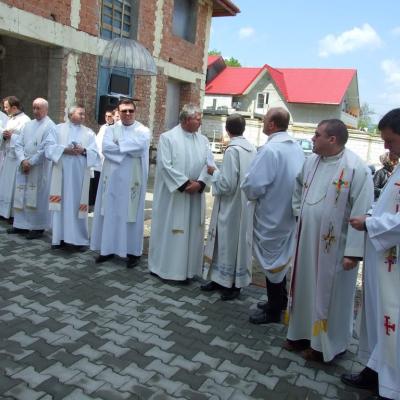 8 mai: Tomeşti: Sfinţirea bisericii "Fericitul Ieremia Valahul" şi consacrarea altarului
