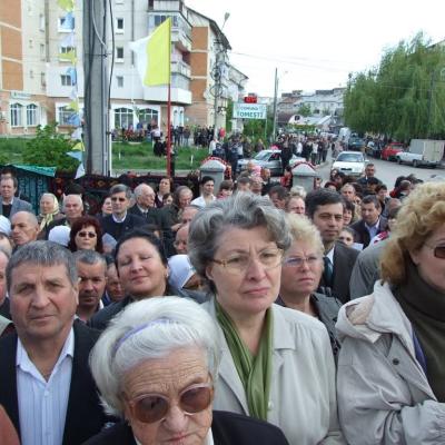 8 mai: Tomeşti: Sfinţirea bisericii "Fericitul Ieremia Valahul" şi consacrarea altarului