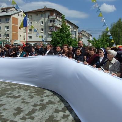8 mai: Tomeşti: Sfinţirea bisericii "Fericitul Ieremia Valahul" şi consacrarea altarului