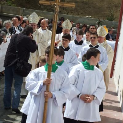 8 mai: Tomeşti: Sfinţirea bisericii "Fericitul Ieremia Valahul" şi consacrarea altarului