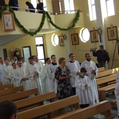8 mai: Tomeşti: Sfinţirea bisericii "Fericitul Ieremia Valahul" şi consacrarea altarului