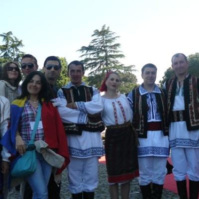 8 mai: Roma: Românii au "incendiat" Roma la cea de-a XX-a ediţie a "Sărbătorii popoarelor" - "Festa dei popoli"