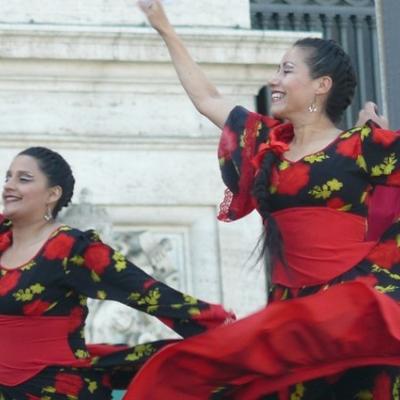 8 mai: Roma: Românii au "incendiat" Roma la cea de-a XX-a ediţie a "Sărbătorii popoarelor" - "Festa dei popoli"