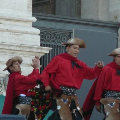 8 mai: Roma: Românii au "incendiat" Roma la cea de-a XX-a ediţie a "Sărbătorii popoarelor" - "Festa dei popoli"