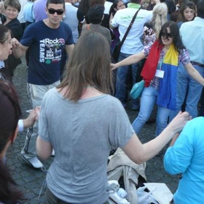 8 mai: Roma: Românii au "incendiat" Roma la cea de-a XX-a ediţie a "Sărbătorii popoarelor" - "Festa dei popoli"