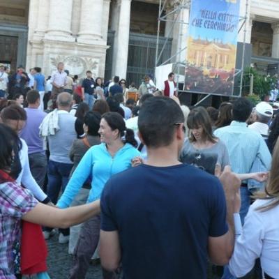 8 mai: Roma: Românii au "incendiat" Roma la cea de-a XX-a ediţie a "Sărbătorii popoarelor" - "Festa dei popoli"