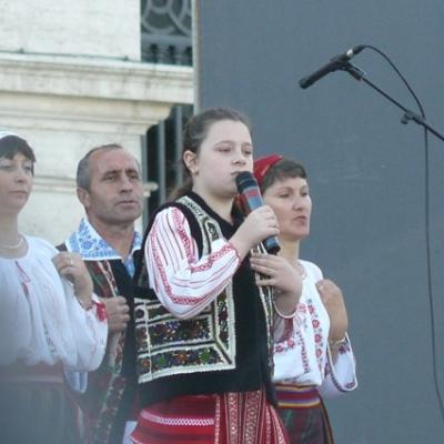 8 mai: Roma: Românii au "incendiat" Roma la cea de-a XX-a ediţie a "Sărbătorii popoarelor" - "Festa dei popoli"