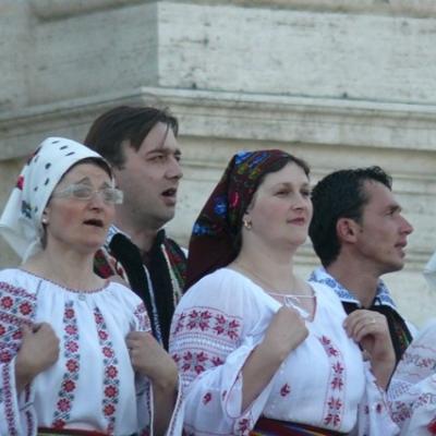 8 mai: Roma: Românii au "incendiat" Roma la cea de-a XX-a ediţie a "Sărbătorii popoarelor" - "Festa dei popoli"