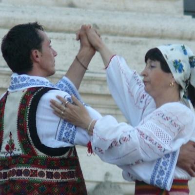 8 mai: Roma: Românii au "incendiat" Roma la cea de-a XX-a ediţie a "Sărbătorii popoarelor" - "Festa dei popoli"